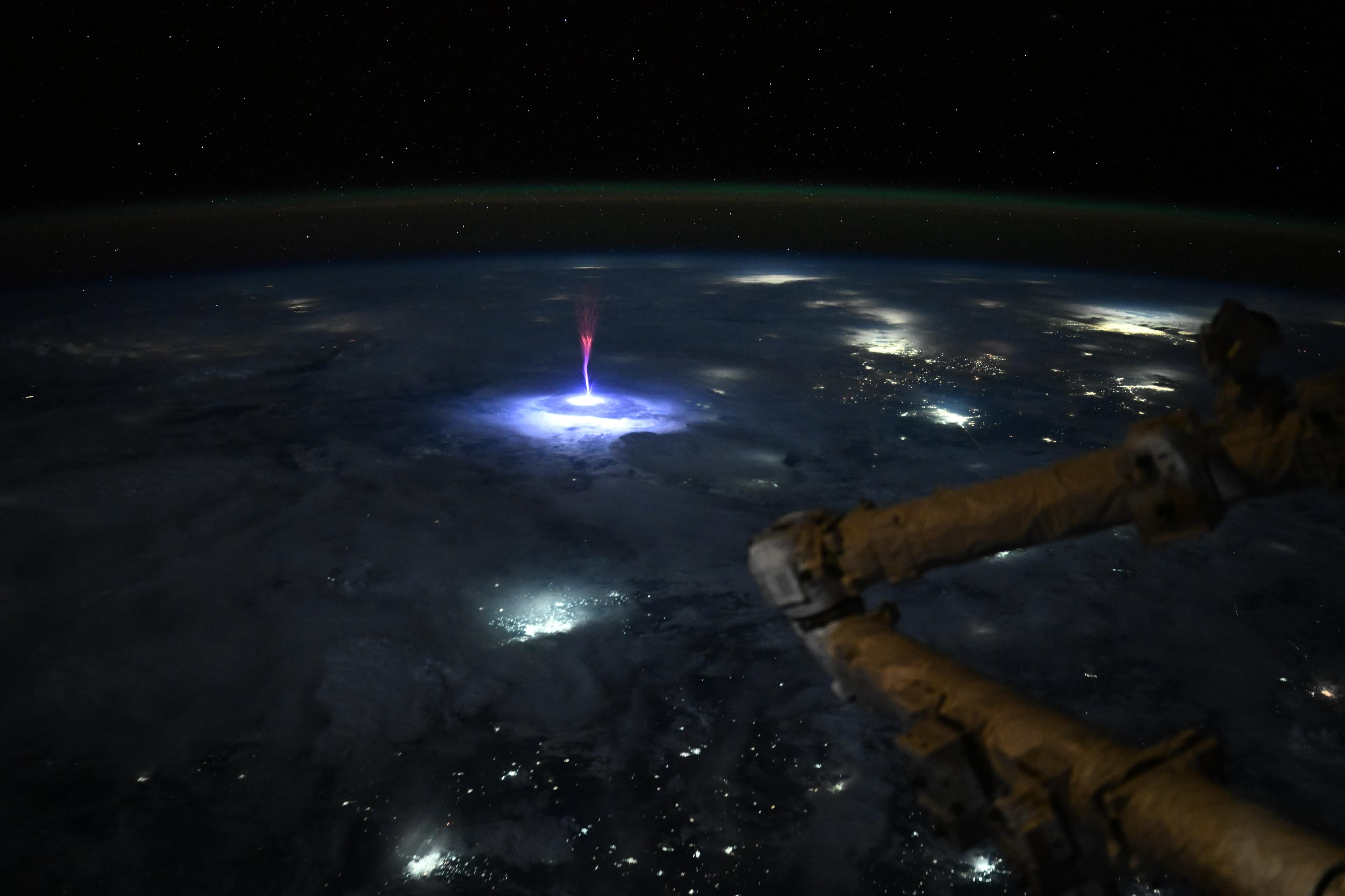 Un cliché incroyable de jet géant capturé depuis la Station spatiale internationale