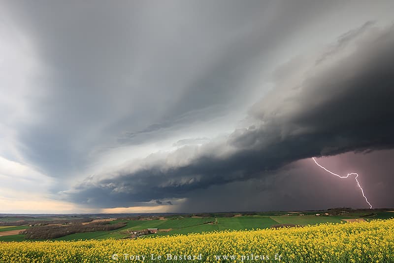 Image d'illustration pour Orages et averses mettent un terme à la douceur