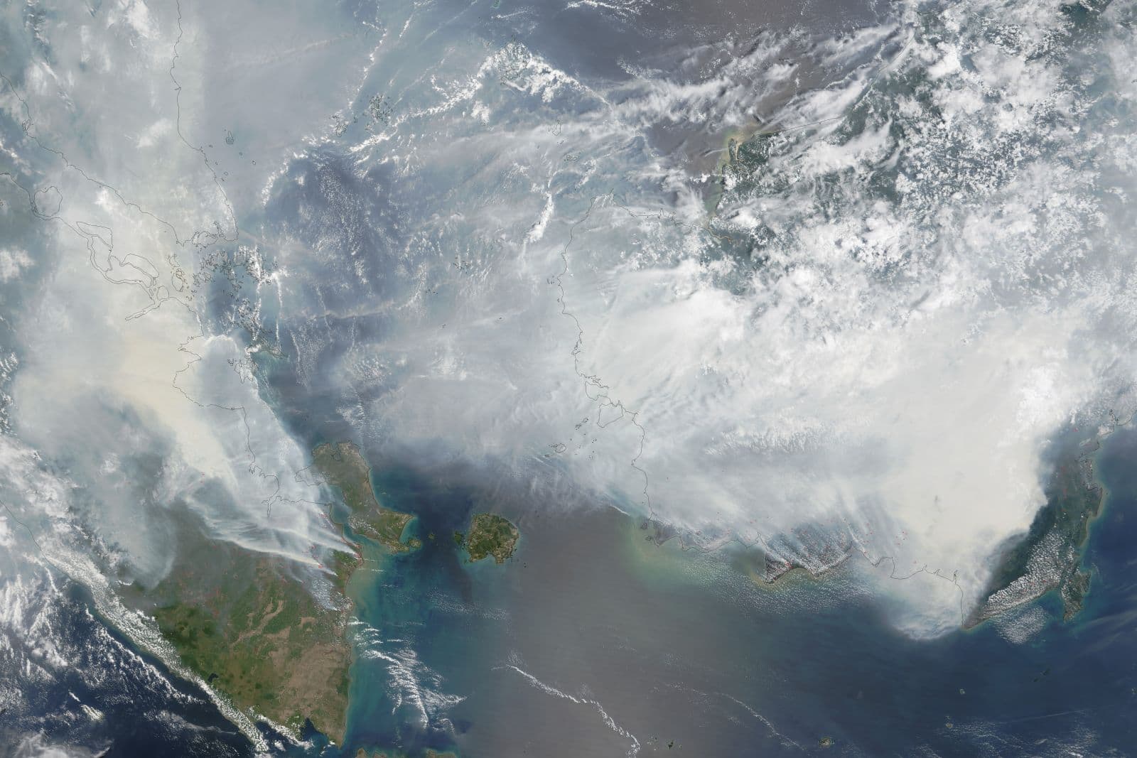 Image d'illustration pour De violents incendies enveloppent l'Asie du Sud-Est dans un nuage toxique
