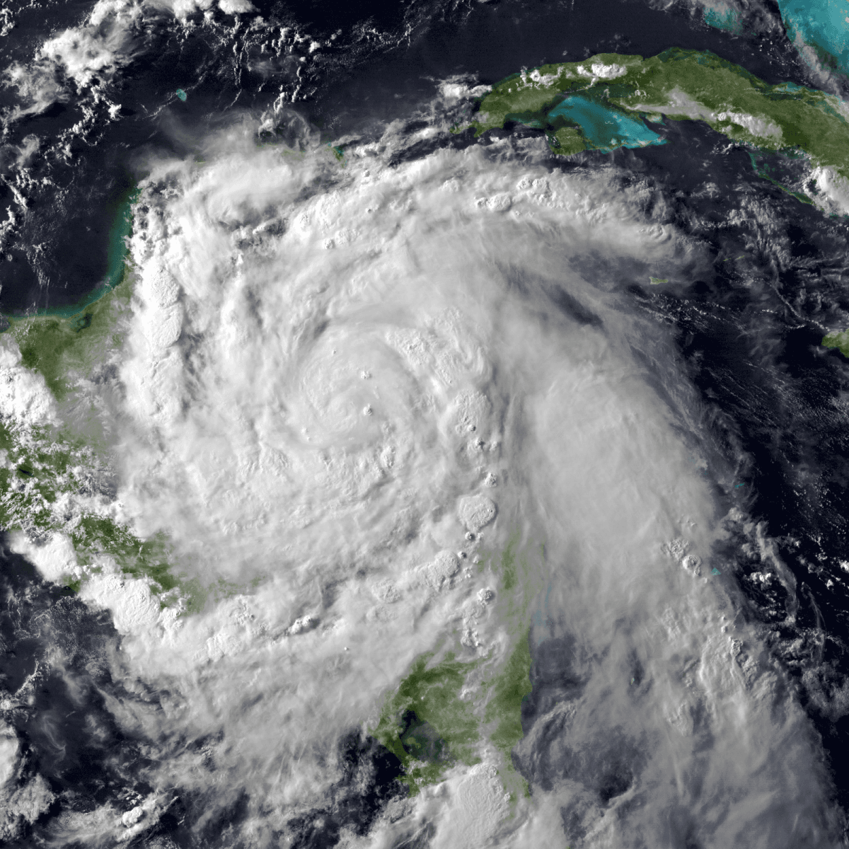 Image d'illustration pour Le cyclone Earl frappe l'Amérique Centrale