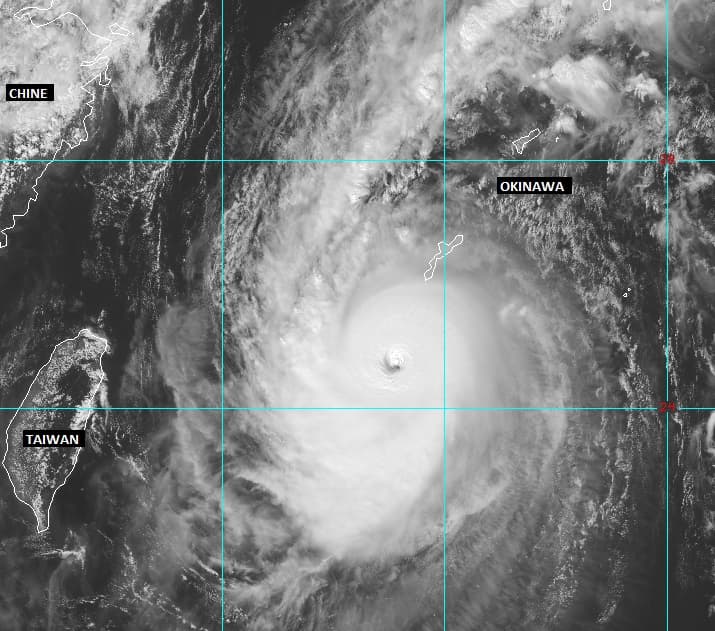 Image d'illustration pour Typhon Chaba sur Okinawa puis l'ensemble du Japon