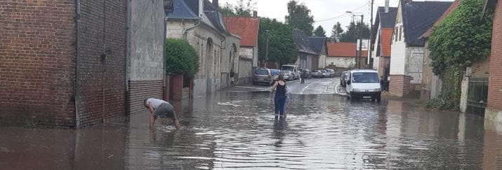 Image d'illustration pour Chaleur à l'Est attisant de violents orages