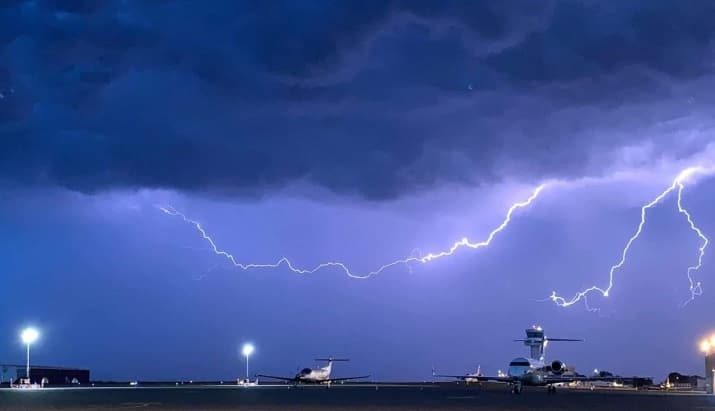 Image d'illustration pour Chaleur à l'Est attisant de violents orages