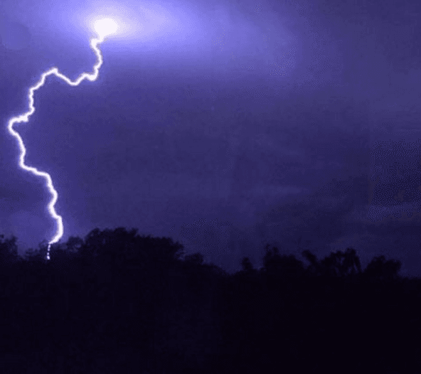 Image d'illustration pour Orage des 27 & 28 octobre : inondations & foudre font 1 mort et des blessés