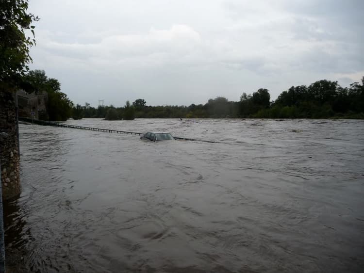 Image d'illustration pour Orages stationnaires, crues et inondations sur l'Ardèche et la Lozère
