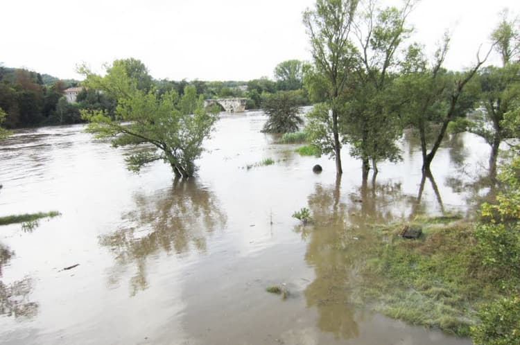Image d'illustration pour Orages stationnaires, crues et inondations sur l'Ardèche et la Lozère