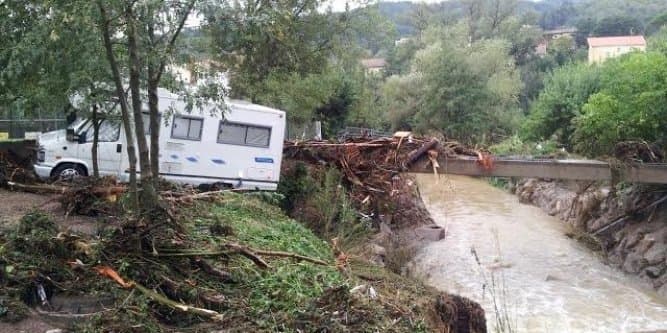 Image d'illustration pour Orages stationnaires, crues et inondations sur l'Hérault et le Gard (4 morts)