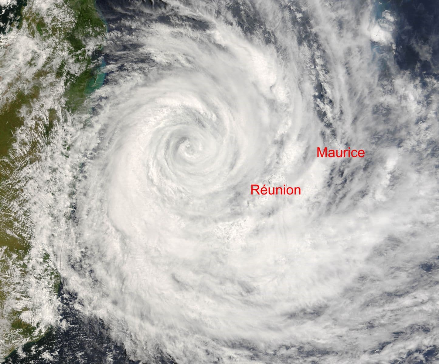 Image d'illustration pour Février 2007: cyclone Gamède et records mondiaux de pluie à La Réunion