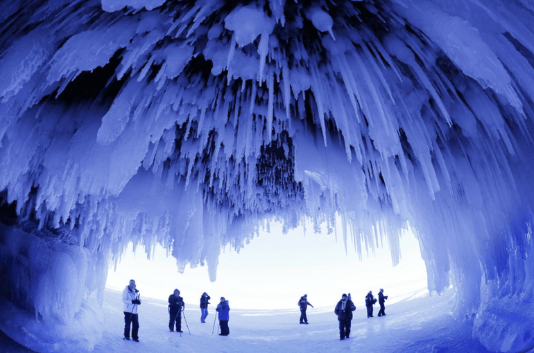 Image d'illustration pour Des grottes de glaces sur les grands lacs d'Amérique du Nord