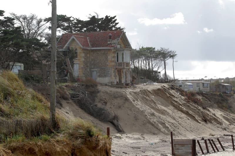 Image d'illustration pour Erosion sur la cote Atlantique suite aux tempêtes de l'hiver