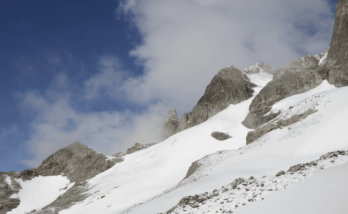 Image d'illustration pour Nouvelles chutes de neige en haute montagne