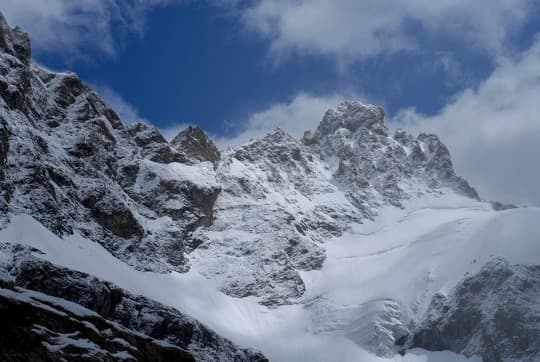 Image d'illustration pour Neige et secours en haute montagne dans les Alpes (Ecrins, Mont Blanc)