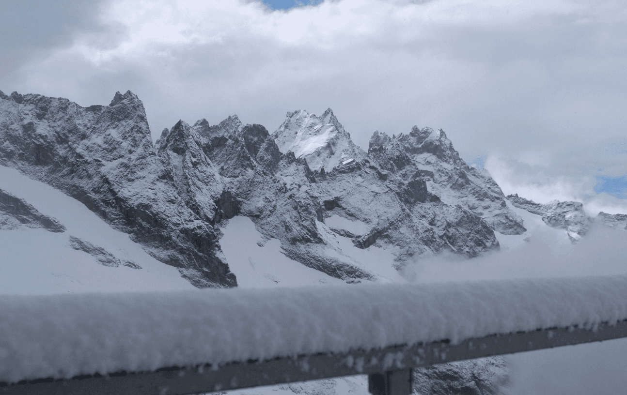 Image d'illustration pour Retour de la neige en haute montagne sur les Alpes - Risque d'avalanche