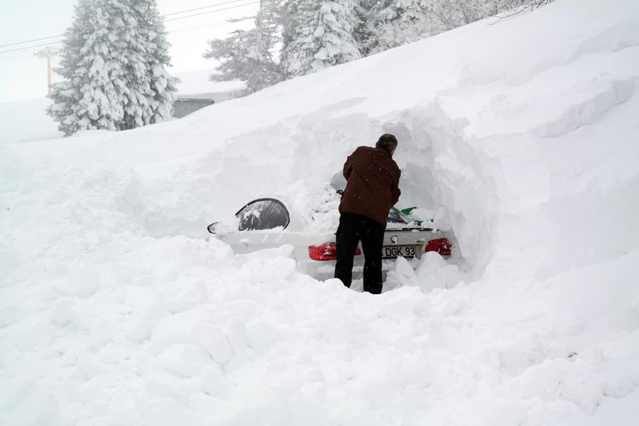 Image d'illustration pour Tempête de sable au Moyen Orient - Neige en Turquie