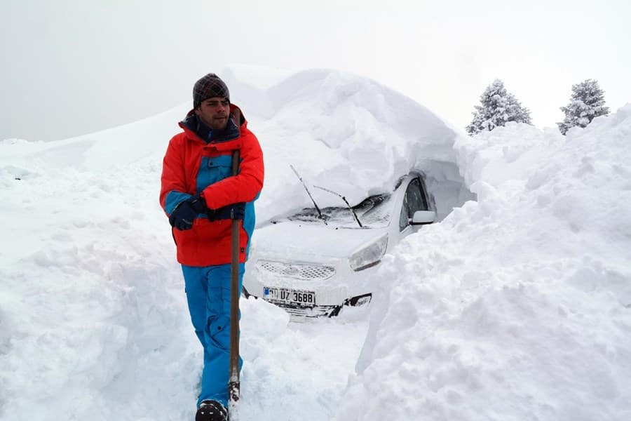 Image d'illustration pour Tempête de sable au Moyen Orient - Neige en Turquie