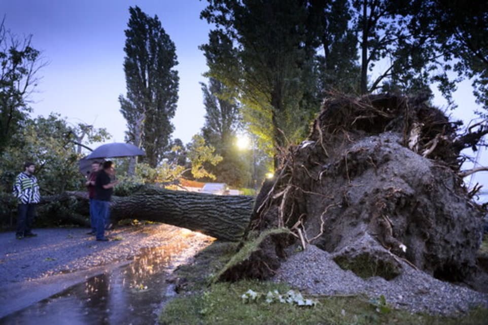Image d'illustration pour Orage fort entre Massif Central, Alpes, Jura et Suisse