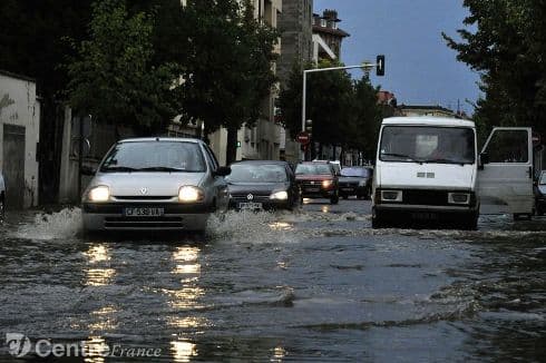 Image d'illustration pour Orage fort en Auvergne et Bourgogne - inondations à Clermont Ferrand