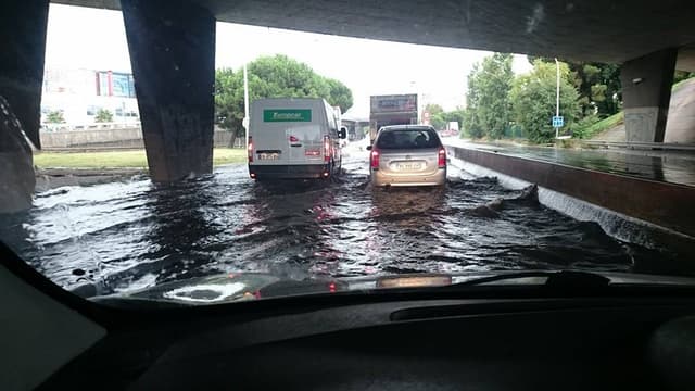 Image d'illustration pour Orage violent, forte pluie et fort coup de vent à l'Ouest - prévision et suivi