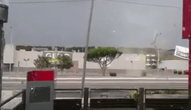 Image d'illustration pour Orages : inondations en Avignon - probable tornade à Plan de Campagne