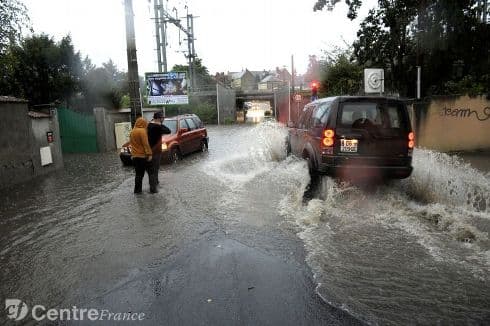 Image d'illustration pour Chaleur et nombreux orages sur la France : foudre, grêle et fortes averses