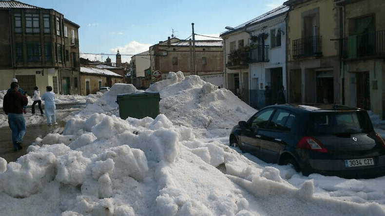 Image d'illustration pour Orage : un foudroyé en Aveyron - Grêle en Cerdagne et en Espagne (Almazan)