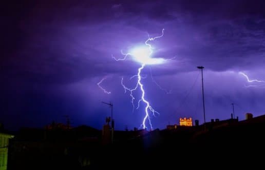 Image d'illustration pour Orage : blessés et évacuations en Languedoc Roussillon / Bouches du Rhône