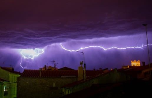 Image d'illustration pour Orage : blessés et évacuations en Languedoc Roussillon / Bouches du Rhône