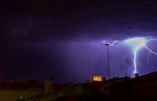 Image d'illustration pour Orage : blessés et évacuations en Languedoc Roussillon / Bouches du Rhône