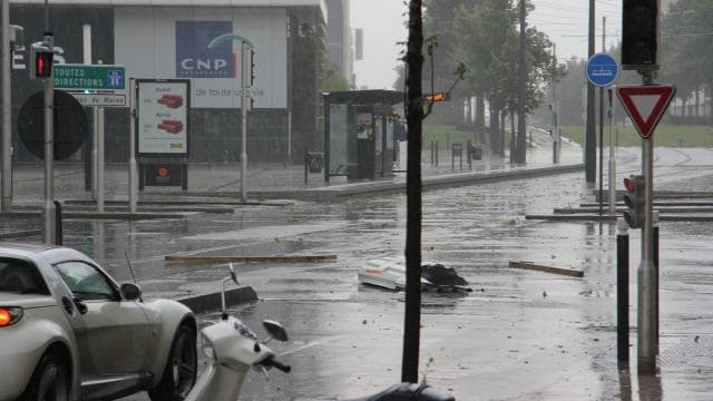 Image d'illustration pour Orage fort sur le Nord-Ouest : rues inondées, supermarché effondré, foudre