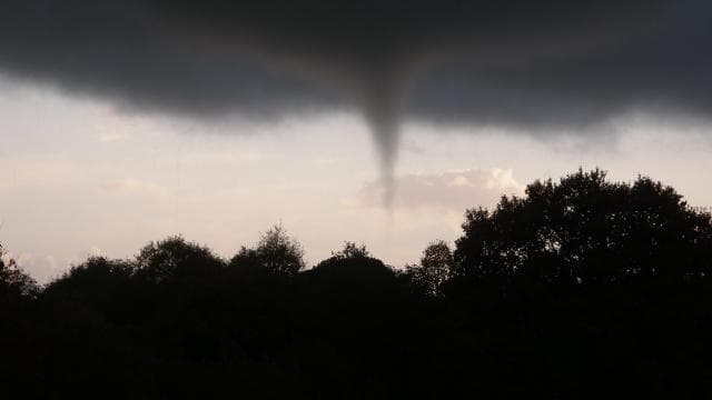 Image d'illustration pour Tornade, rafale de vent, forte pluie et orage sur l'Ouest