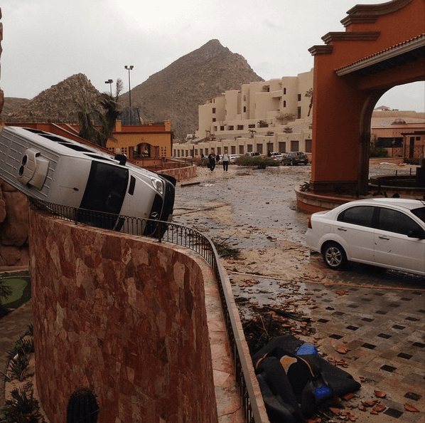 Image d'illustration pour Cyclones au Mexique : l'ouragan Odile fait des dégâts, la tempête Polo menace
