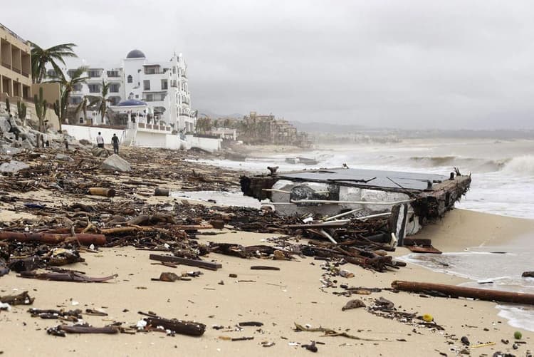 Image d'illustration pour Cyclones au Mexique : l'ouragan Odile fait des dégâts, la tempête Polo menace