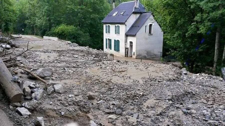 Image d'illustration pour Orage violent : foudre, grêle et coulées de boue après les fortes chaleurs