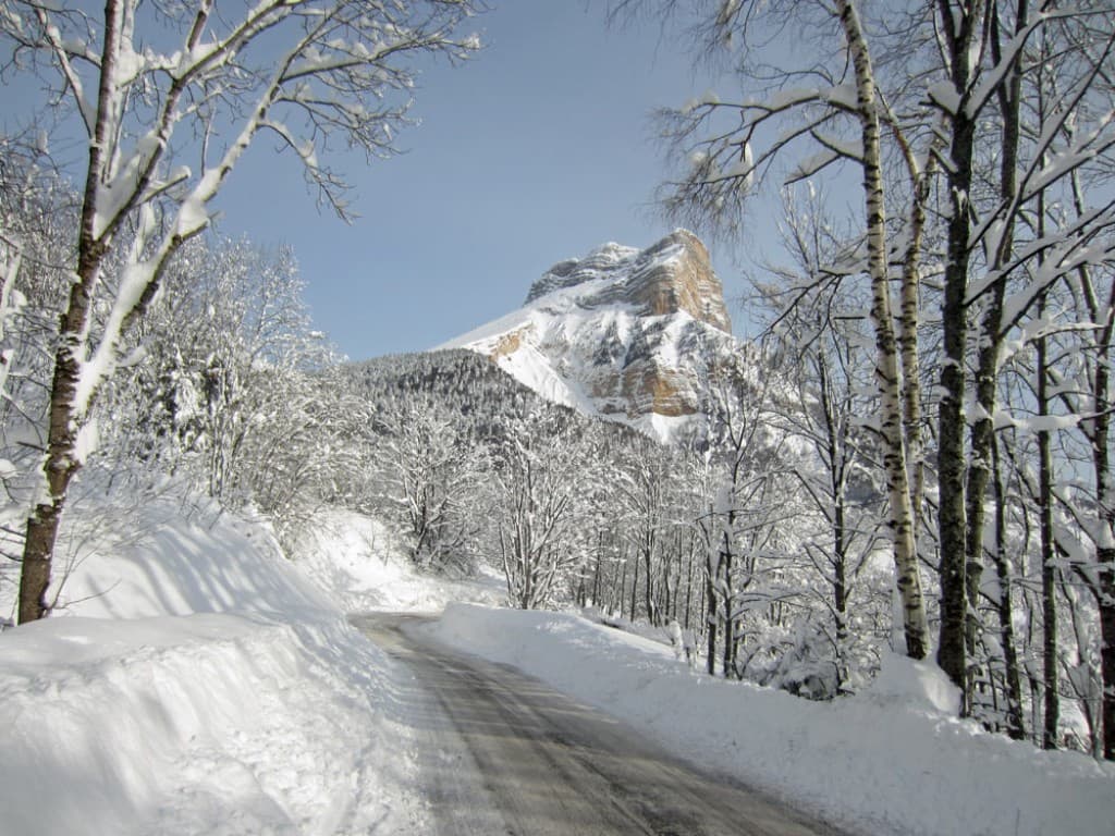 Image d'illustration pour Vacances aux sports d'hiver : enneigement et avalanche