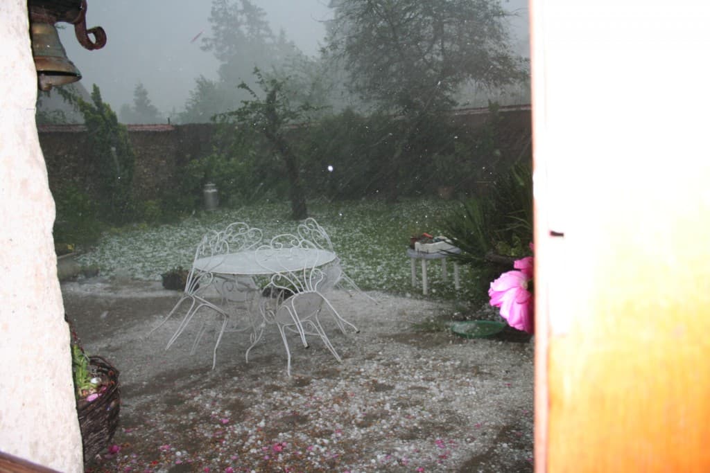 Image d'illustration pour Orage de grêle violent sur Yvelines, Val d'Oise, Oise, Aisne - énormes grêlons