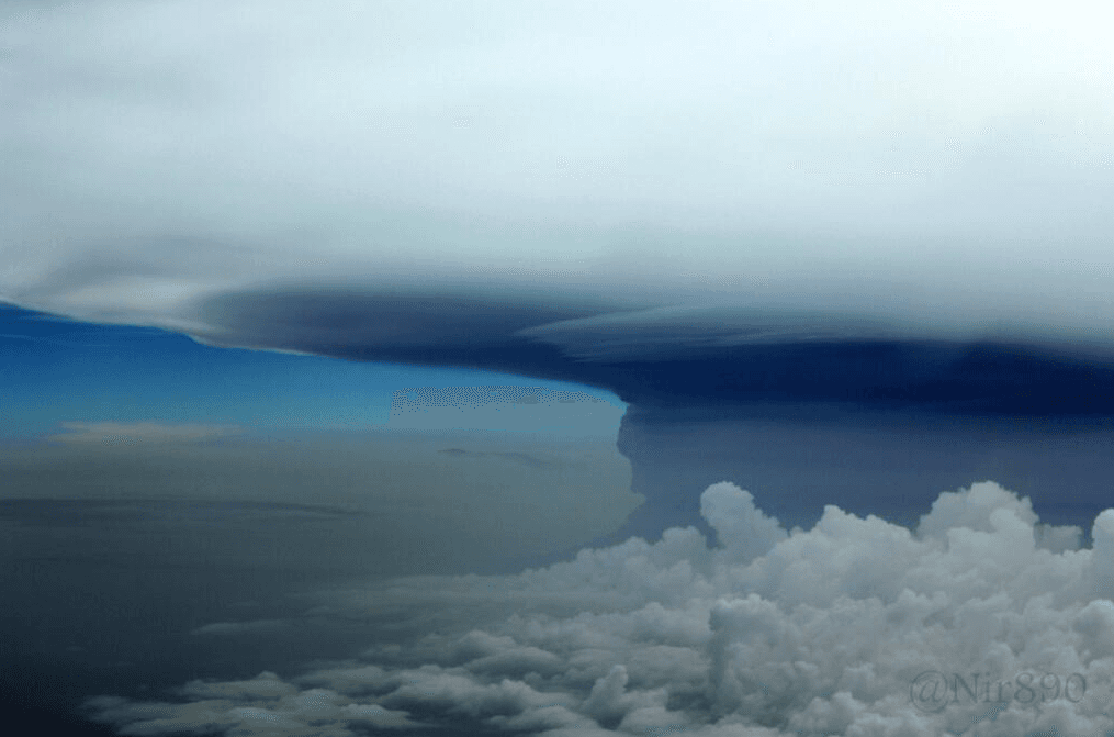 Image d'illustration pour Orages : supercellules vues du ciel vers le Centre et l'Ile de France