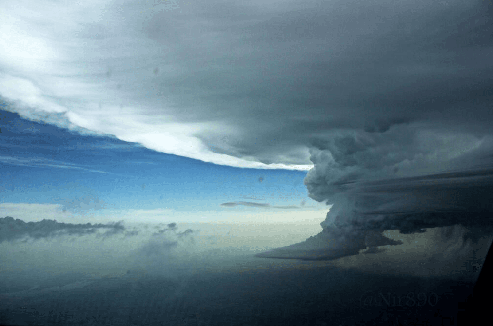 Image d'illustration pour Orages : supercellules vues du ciel vers le Centre et l'Ile de France