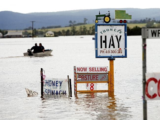 Image d'illustration pour Forte tempête sur l'Est de l'Australie : vagues, érosion et inondations