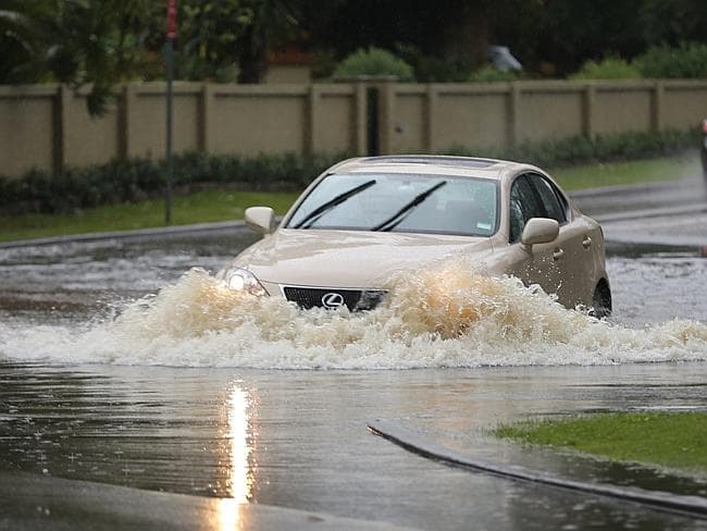Image d'illustration pour Forte tempête sur l'Est de l'Australie : vagues, érosion et inondations