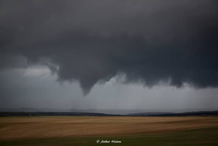 Image d'illustration pour Plusieurs tornades en France fin avril et début mai