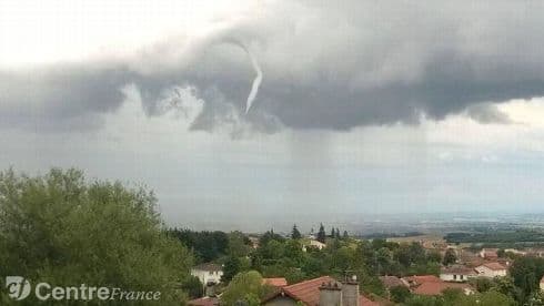 Image d'illustration pour Tuba et tornade à Riom dans le Puy de Dôme