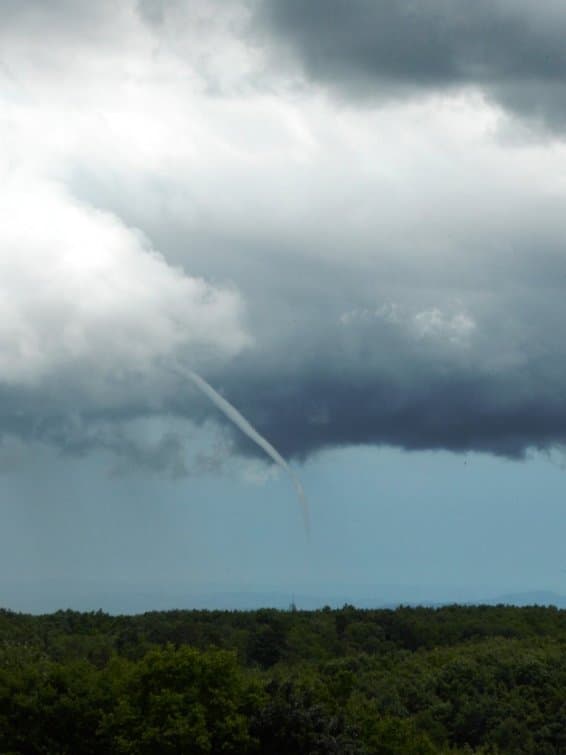 Image d'illustration pour Tuba et tornade à Riom dans le Puy de Dôme