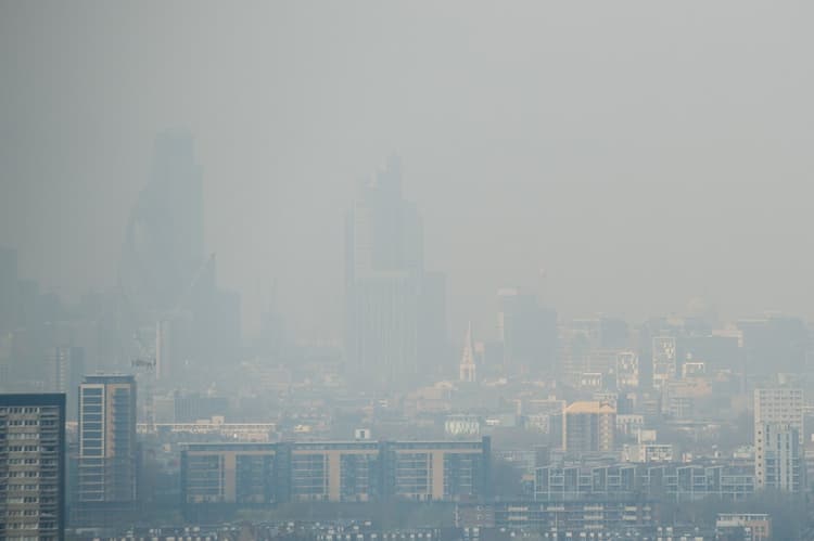 Image d'illustration pour Transports de sable d'Afrique vers l'Europe - Pollution à Londres