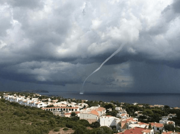 Image d'illustration pour Trombes marines près du Var, des Bouches du Rhône et des Baléares