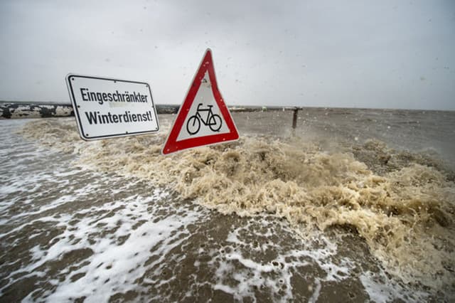 Image d'illustration pour Bilan météo du week-end : tempêtes au Nord & records de chaleur au Sud