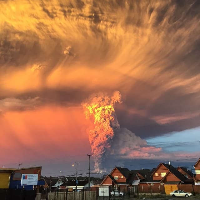 Image d'illustration pour Volcan Calbuco au Chili : pyrocumulonimbus et foudre volcanique