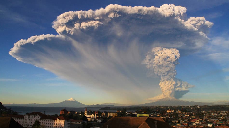 Image d'illustration pour Volcan Calbuco au Chili : pyrocumulonimbus et foudre volcanique