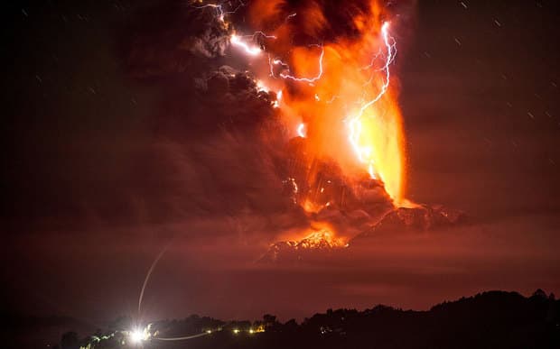 Image d'illustration pour Volcan Calbuco au Chili : pyrocumulonimbus et foudre volcanique